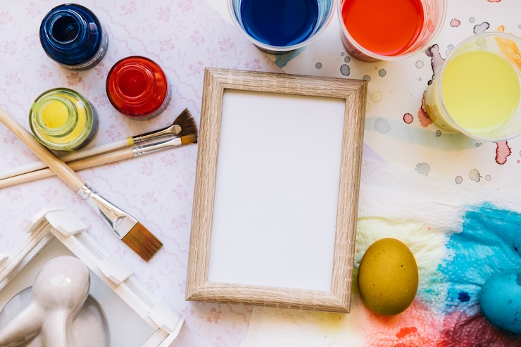 Photo gratuit cadre vide et oeufs de pâques