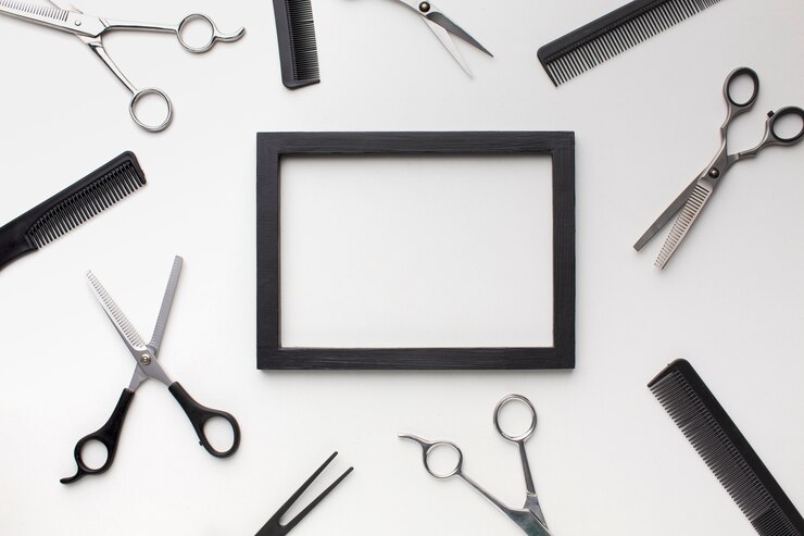 Photo gratuit cadre vide avec des outils de cheveux