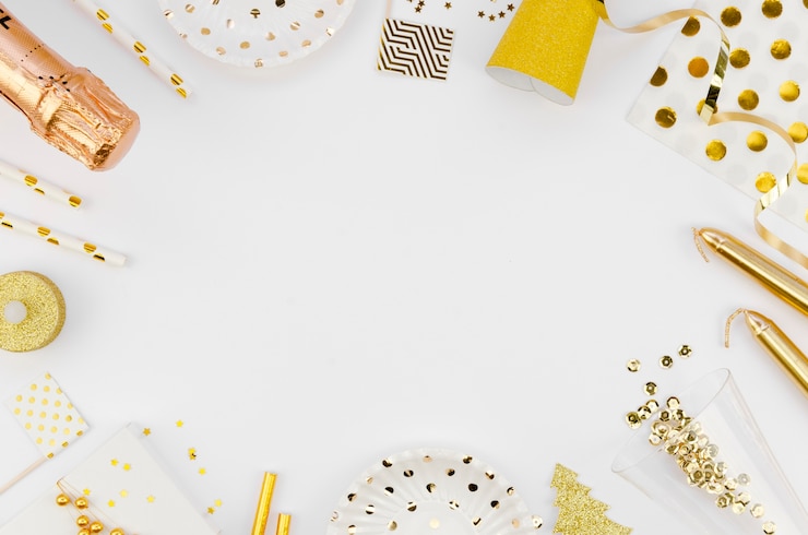 Photo gratuit cadre de vue de dessus avec accessoires de nouvelle année et champagne