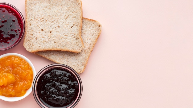 Cadre vue de dessus avec confiture fruitée