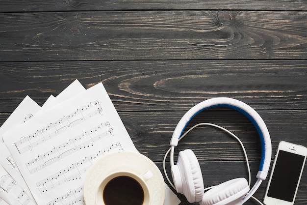 Café avec des appareils de musique