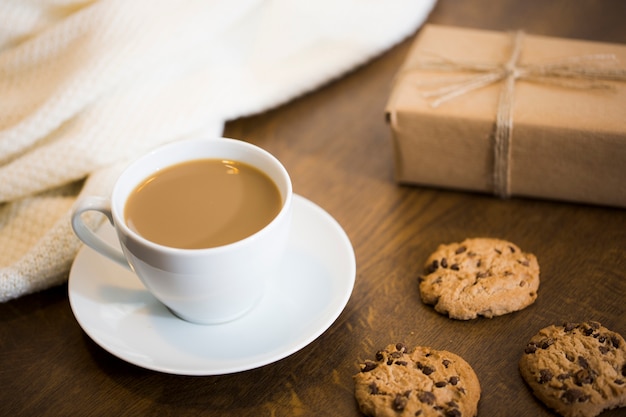 Photo gratuite café et biscuits