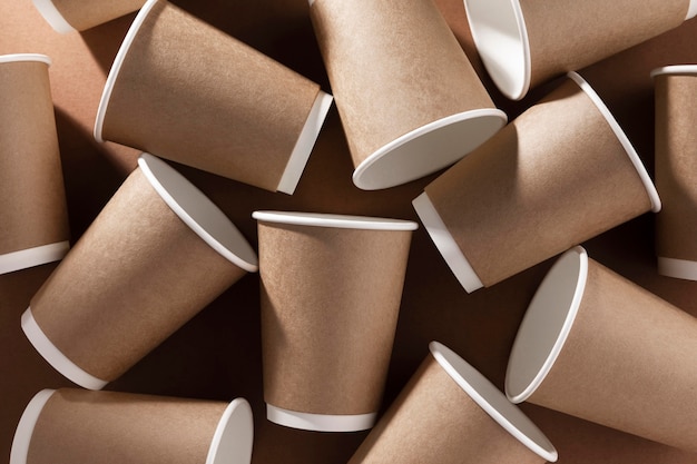 Photo gratuite café à emporter vue de dessus de tasses en carton