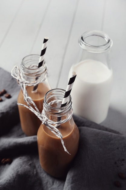 Café latte glacé. Concept de petit déjeuner le matin