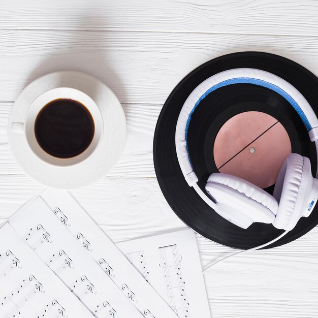 Café avec des objets de musique