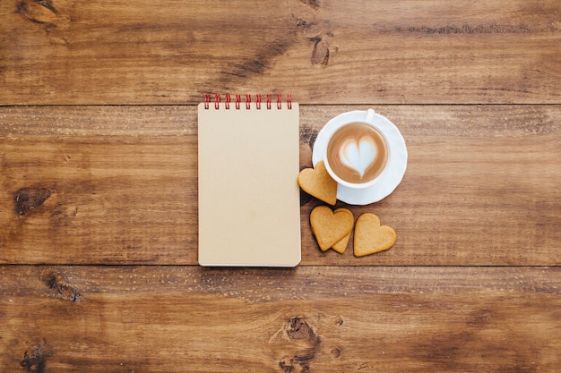 Cahier d&#39;école avec petit-déjeuner