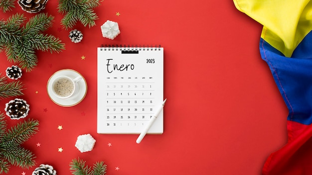 Photo gratuite calendrier et branches de la vue de dessus