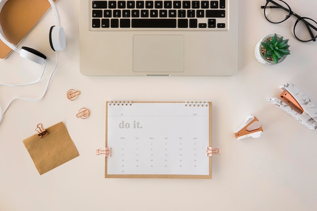 Calendrier De Bureau Vue De Dessus Et Divers Accessoires