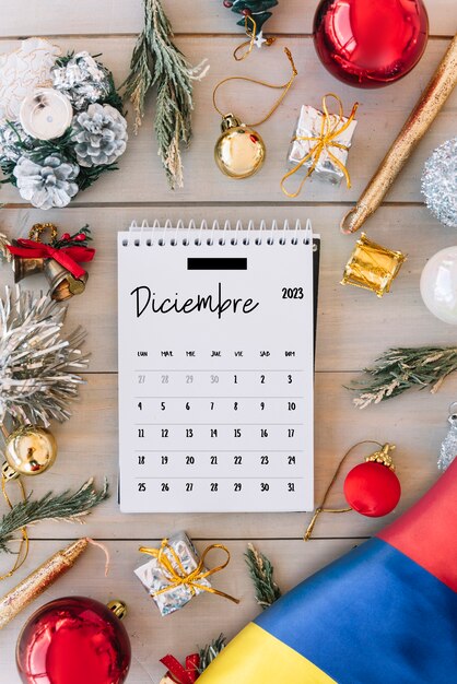 Calendrier vue de dessus et arrangement de décorations