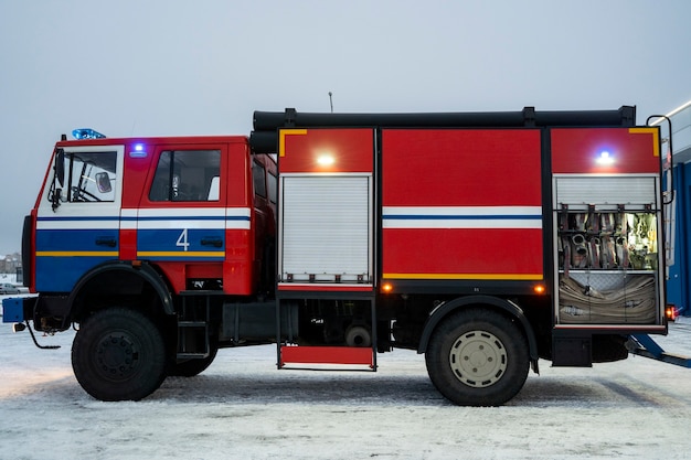 Camion de pompiers prêt pour sa mission