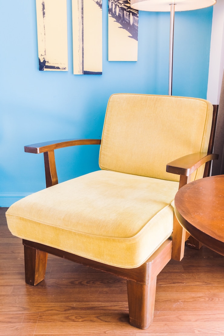 Photo gratuit canapé vide et chaise