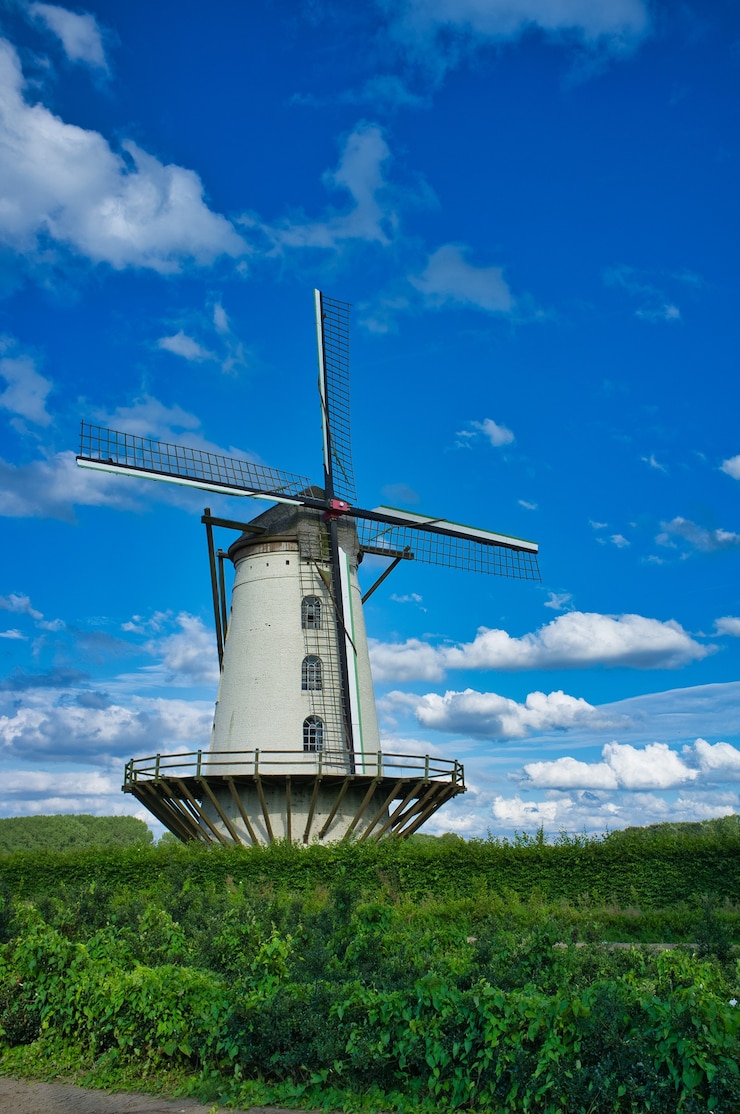 Photo gratuit capture verticale du moulin à vent fauconniersmolen à gand, belgique