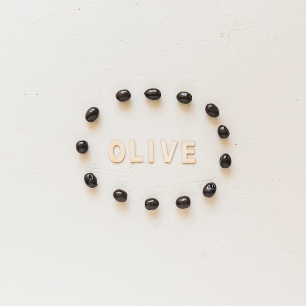 Caractères olive dans un cercle d&#39;olives