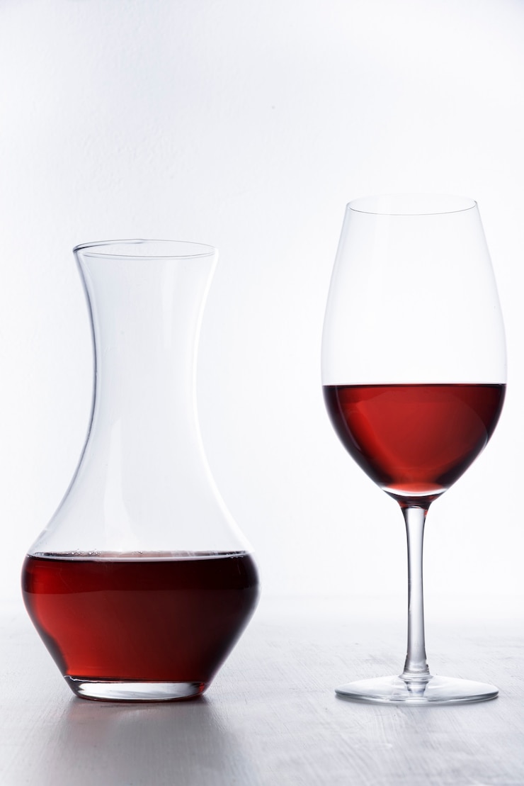 Photo gratuit carafe et verre de vin