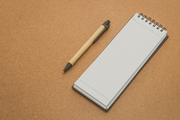 Photo gratuit carnet d&#39;entreprise portable professionnel