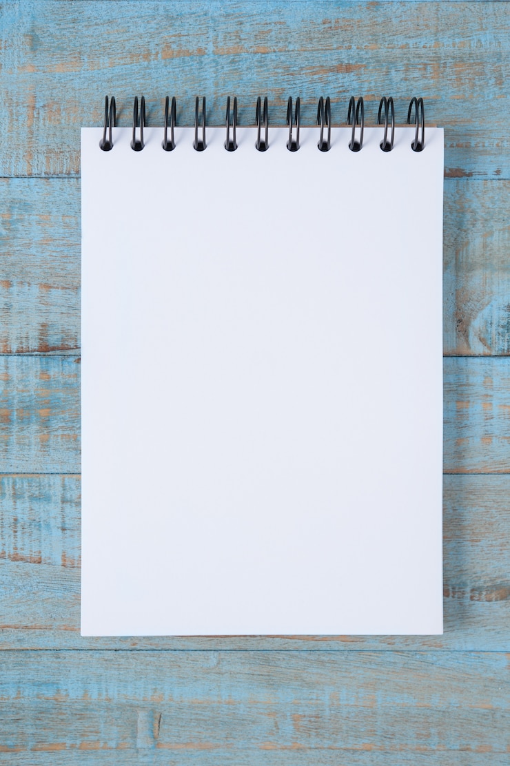 Photo gratuit carnet sur table en bois bleu