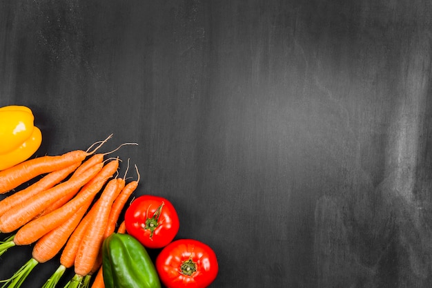 Photo gratuite carottes et légumes à l'espace