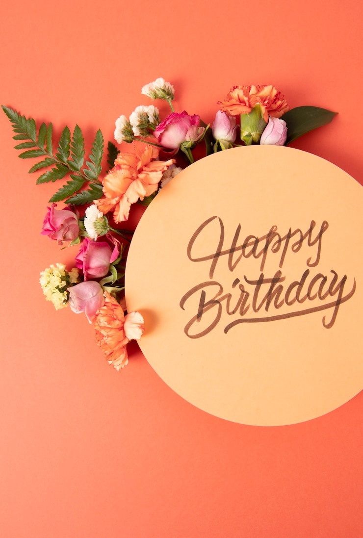 Photo gratuit carte de joyeux anniversaire avec composition florale