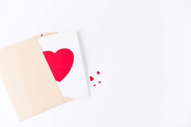 Carte de voeux avec coeur dans une enveloppe