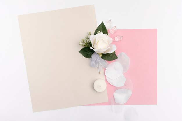 Cartes de voeux de mariage avec rose blanche
