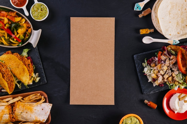 Photo gratuite carton et cuisine mexicaine