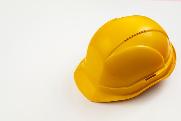 Casque de construction gros plan haute vue