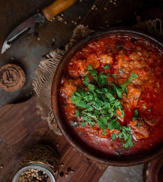 Casserole de viande au four avec sauce