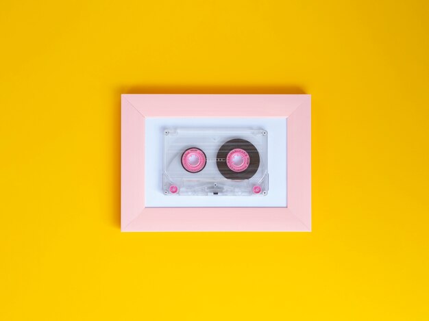 Cassette adhésive transparente avec une couleur de fond éclatante