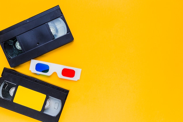 Cassette vidéo avec des lunettes 3d