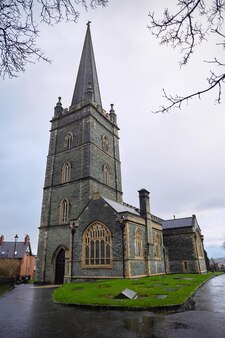 Cathédrale saint-colomb. ville de derry, irlande du nord. format vertical