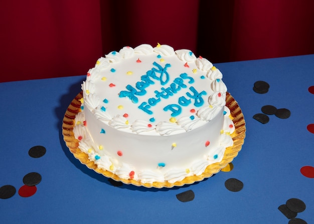 Célébration de la fête des pères avec gâteau