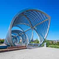 Photo gratuite célèbre passerelle à madrid, espagne