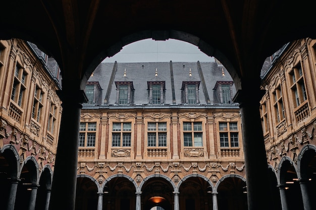 Photo gratuite célèbre vieille bourse historique à lille en france