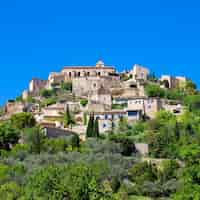 Photo gratuite célèbre village médiéval de gordes dans le sud de la france