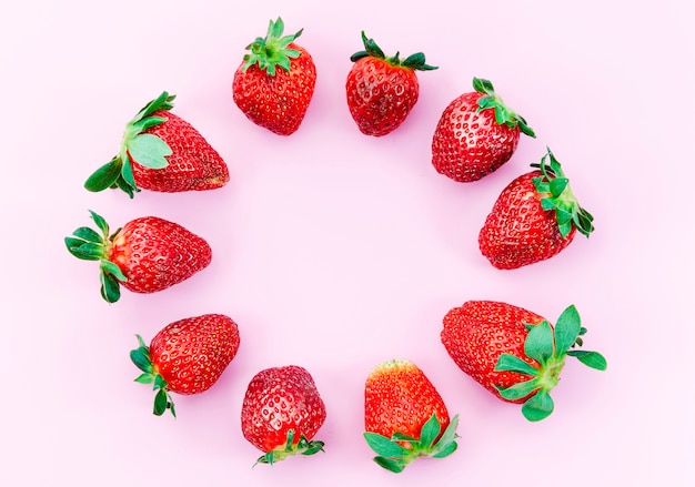 Cercle de fraises mûres