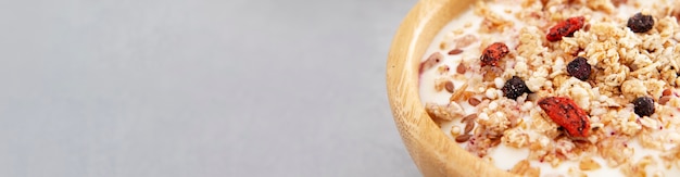 Photo gratuite céréales et yogourt pour le petit-déjeuner