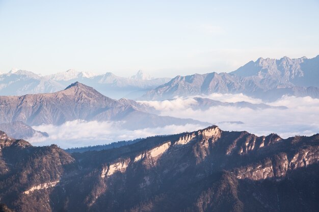 chaîne de montagnes