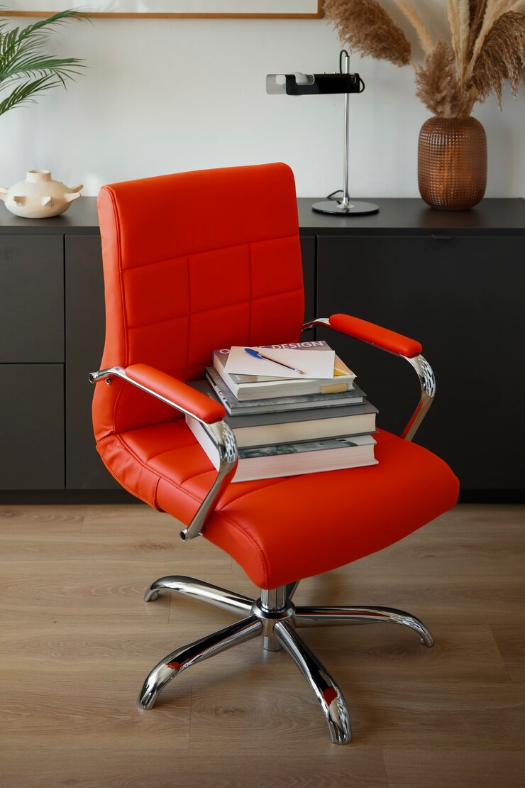 Photo gratuit la chair de bureau est une nature morte