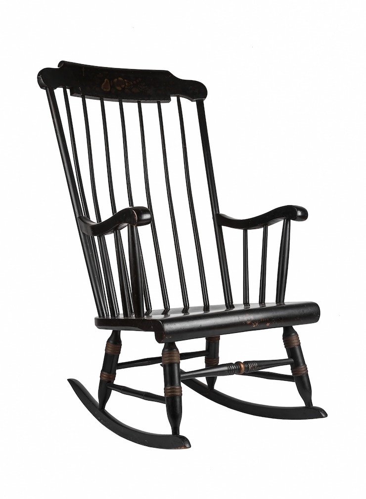 Photo gratuit chaise berçante en bois isolée sur le blanc