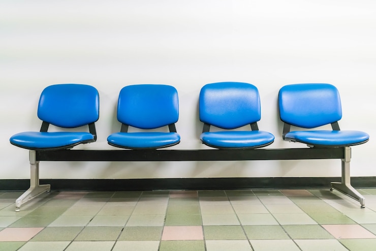 Photo gratuit chaise en cuir bleu vide