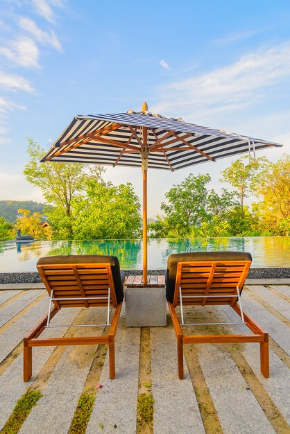 Chaise de piscine parapluie