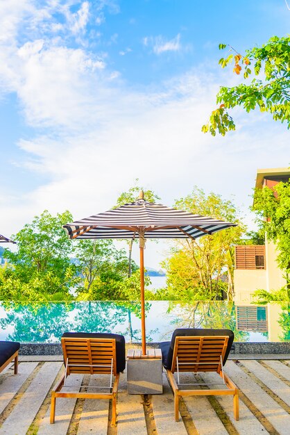 Chaise de piscine parapluie