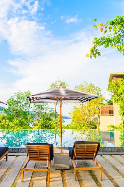 Chaise de piscine parapluie