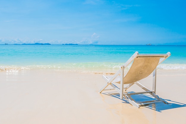 chaise de plage sur la plage