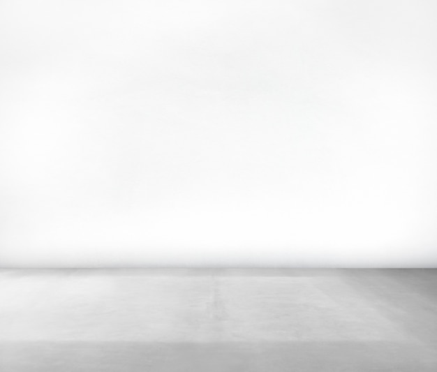 Chambre faite de mur blanc et sol en béton