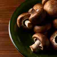 Photo gratuite champignons gros plan sur assiette