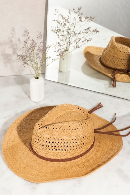 Photo gratuite chapeau fedora en studio still life