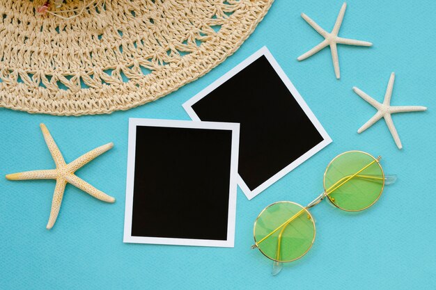 Chapeau avec photos et lunettes de soleil