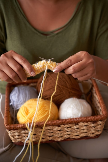 Écharpe colorée femme à tricoter