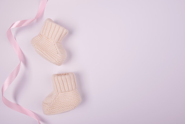 Chaussettes bébé avec ruban rose à plat